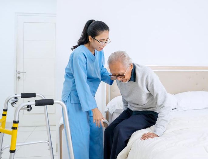 Ăn uống vận động thế nào sau khi điều trị xuất huyết não?