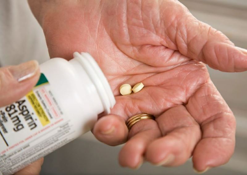 Uống aspirin hàm lượng 81mg lâu dài có biến chứng không?