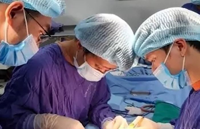 Sau đột quỵ, người đàn ông bị cương dương suốt 2 ngày