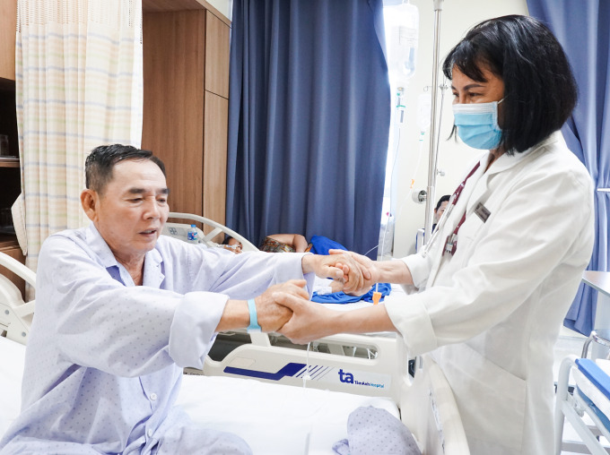 TPHCM: 30 phút ‘vàng’ cứu người đàn ông đột quỵ