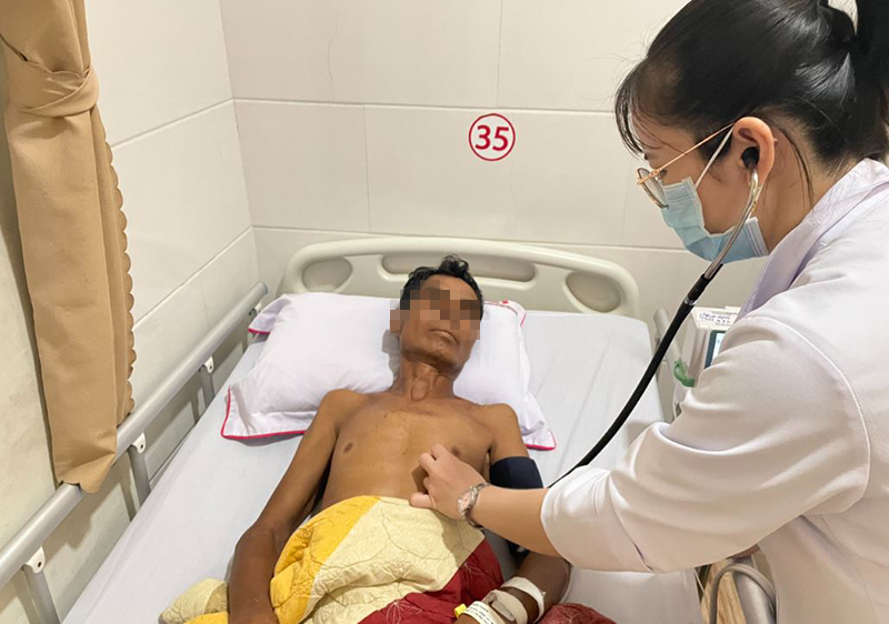 Vỡ phình động mạch chủ khổng lồ, bệnh nhân từ Campuchia đến Cần Thơ được cứu sống ngoạn mục