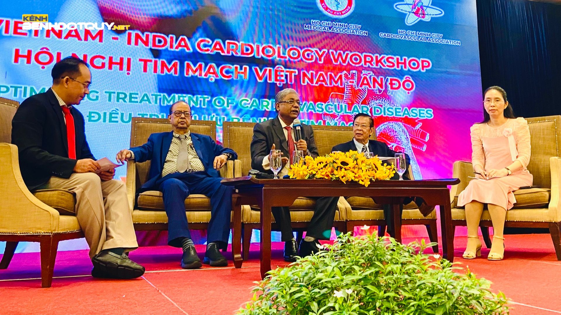 Nên tăng hay giảm huyết áp khi bệnh nhân bị đột quỵ?