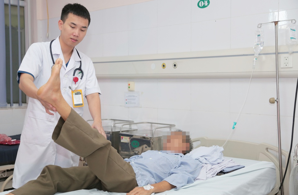 Dấu hiệu cảnh báo giúp 2 người bị đột quỵ được cứu sống