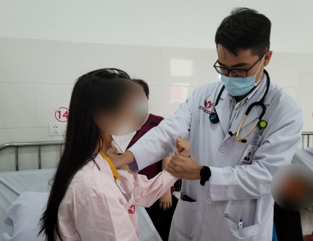 Bé 12 tuổi cận tử vì vỡ dị dạng mạch máu não