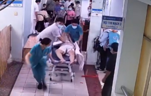 TPHCM: Người đàn ông ngưng tim khi đang chờ khám bệnh do nhồi máu cơ tim cấp