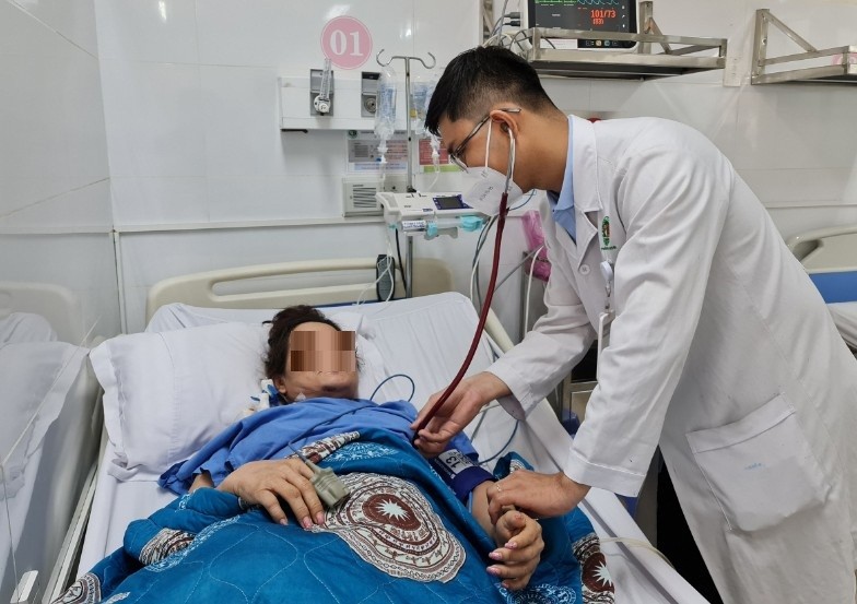 2 bệnh nhân tổn thương não không thể hồi phục do đột quỵ mà tưởng trúng gió, động kinh