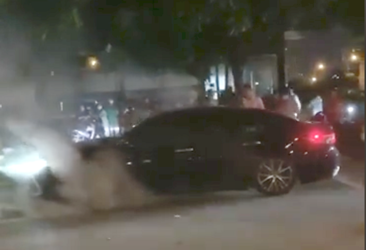 Hà Nội: CSGT phá cửa, đưa tài xế nghi đột quỵ đi cấp cứu