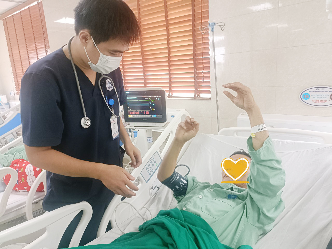 Người đàn ông bất ngờ đột quỵ khi đi công tác