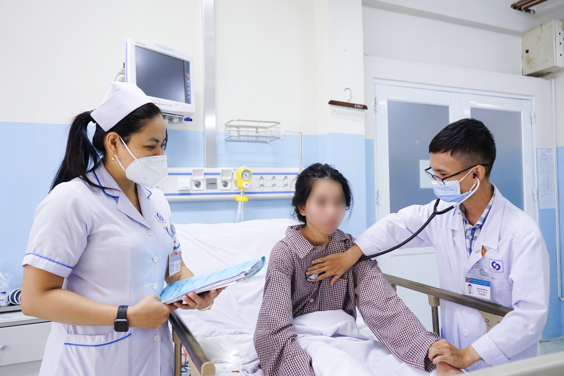 TPHCM: Nữ sinh viên 21 tuổi được cứu sống sau cơn nguy kịch do viêm cơ tim nặng