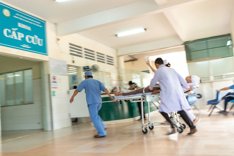 TPHCM: Người đàn ông bị đột quỵ sau tiệc liên hoan cuối năm