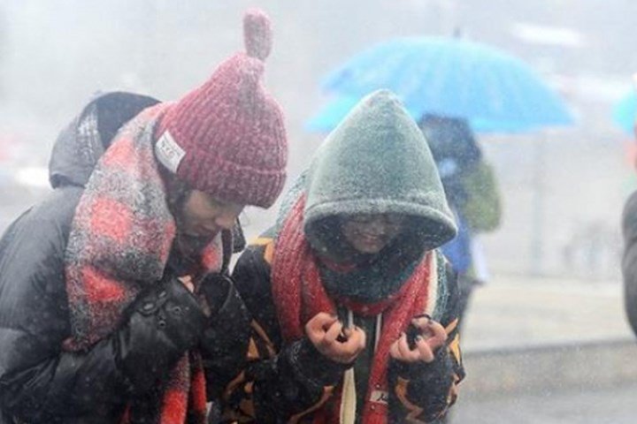 4 điều cần làm ngay để tránh nguy cơ đau tim và đột quỵ tăng gấp đôi trong thời tiết rét đậm kéo dài