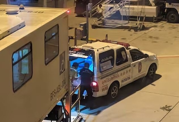 Đang trên máy bay từ Thái Lan đi Đức, nam hành khách đột ngột bị đột quỵ