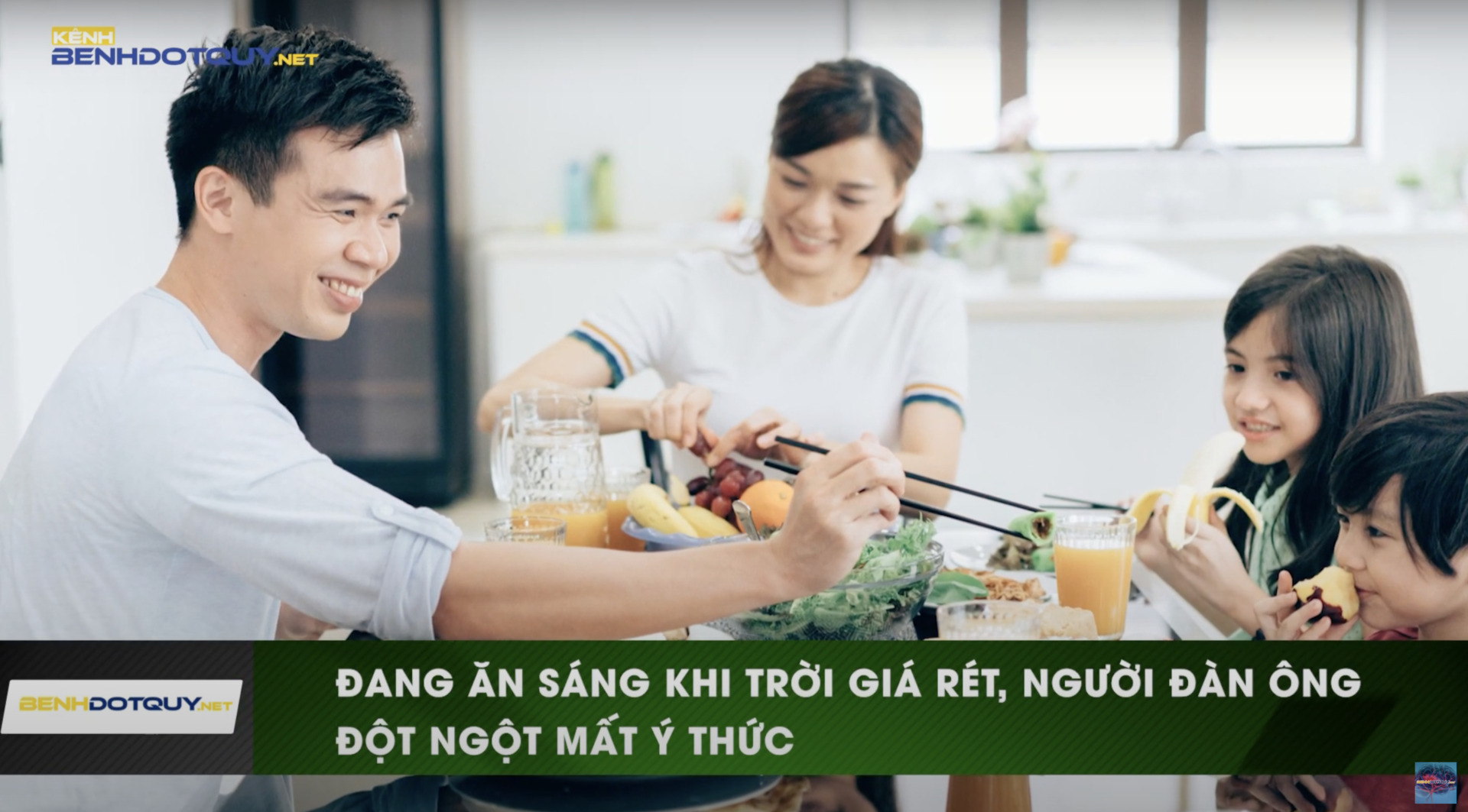 Người đàn ông đột ngột mất ý thức khi đang ăn sáng trong trời giá rét