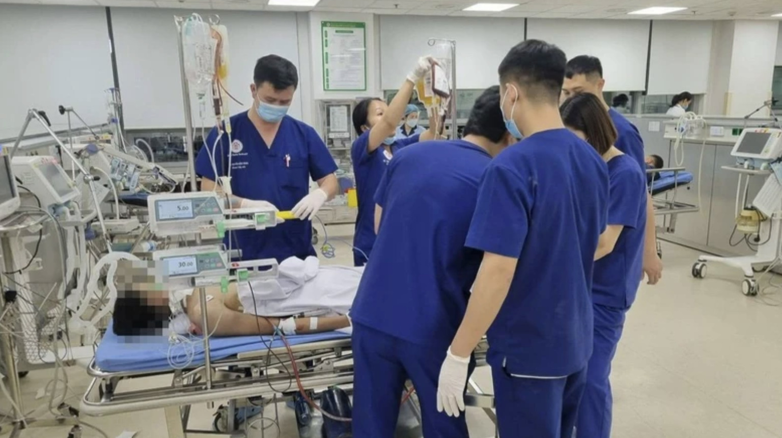 Hà Nội: Cứu sống cụ bà bị ngưng tim do nhồi máu phổi