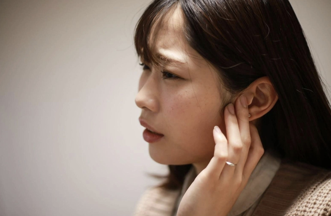 Nguyên nhân vì sao khi ù tai lại bị chóng mặt?