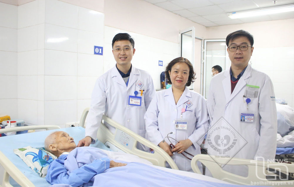Thái Nguyên: Cứu sống ngoạn mục bệnh nhân 101 tuổi bị nhồi máu cơ tim
