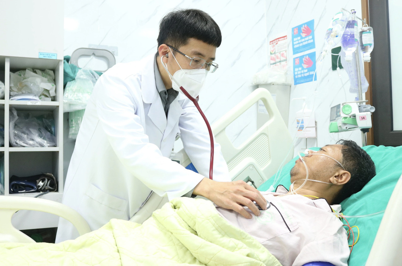 9 lưu ý quan trọng cần nhớ khi người thân có dấu hiệu đột quỵ