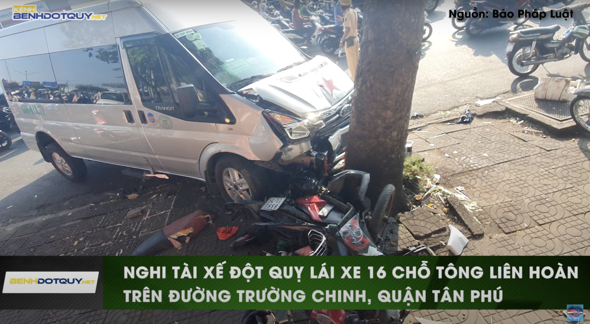 TPHCM: Nam tài xế xe 16 chỗ nghi đột quỵ, gây tai nạn giao thông tông liên hoàn