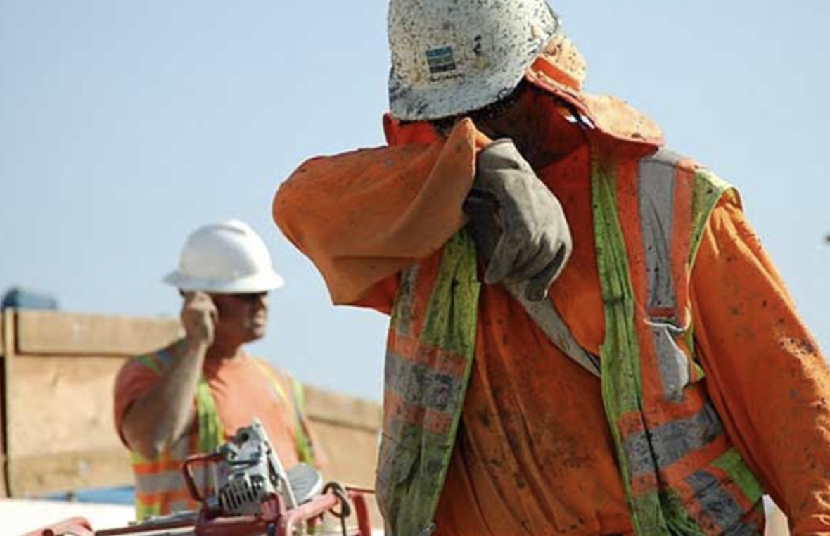 Chóng mặt, buồn nôn khi làm việc ngoài trời nắng là dấu hiệu của bệnh lý gì?