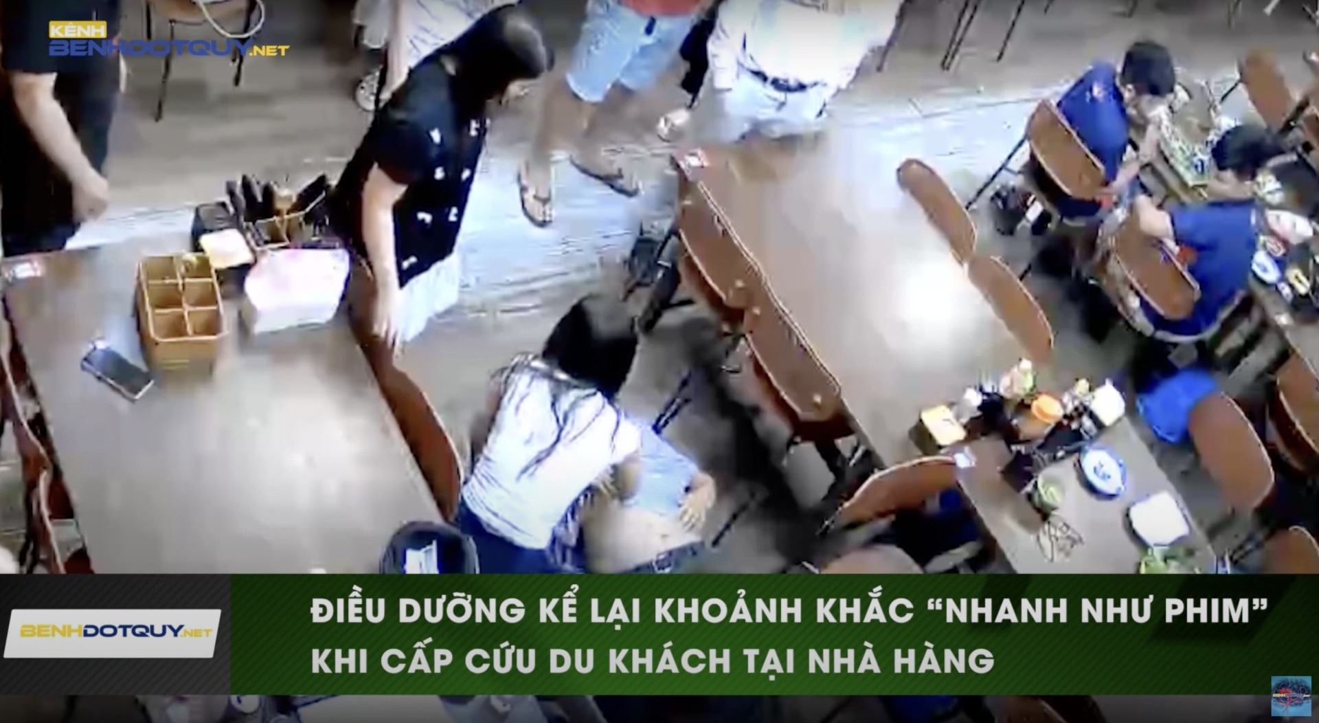 Khoảnh khắc nữ điều dưỡng cấp cứu một du khách nước ngoài tại nhà hàng ở Đà Nẵng