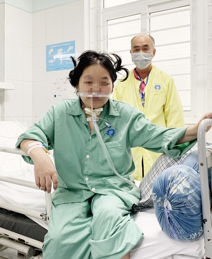 Phú Thọ: Cứu sống bệnh nhân ngừng tim trên đường chuyển viện