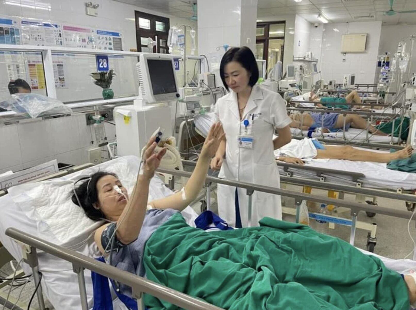 Bắc Giang: Cứu sống kịp thời nữ bệnh nhân bất ngờ bị đột quỵ 2 lần liên tiếp trong cùng 1 ngày