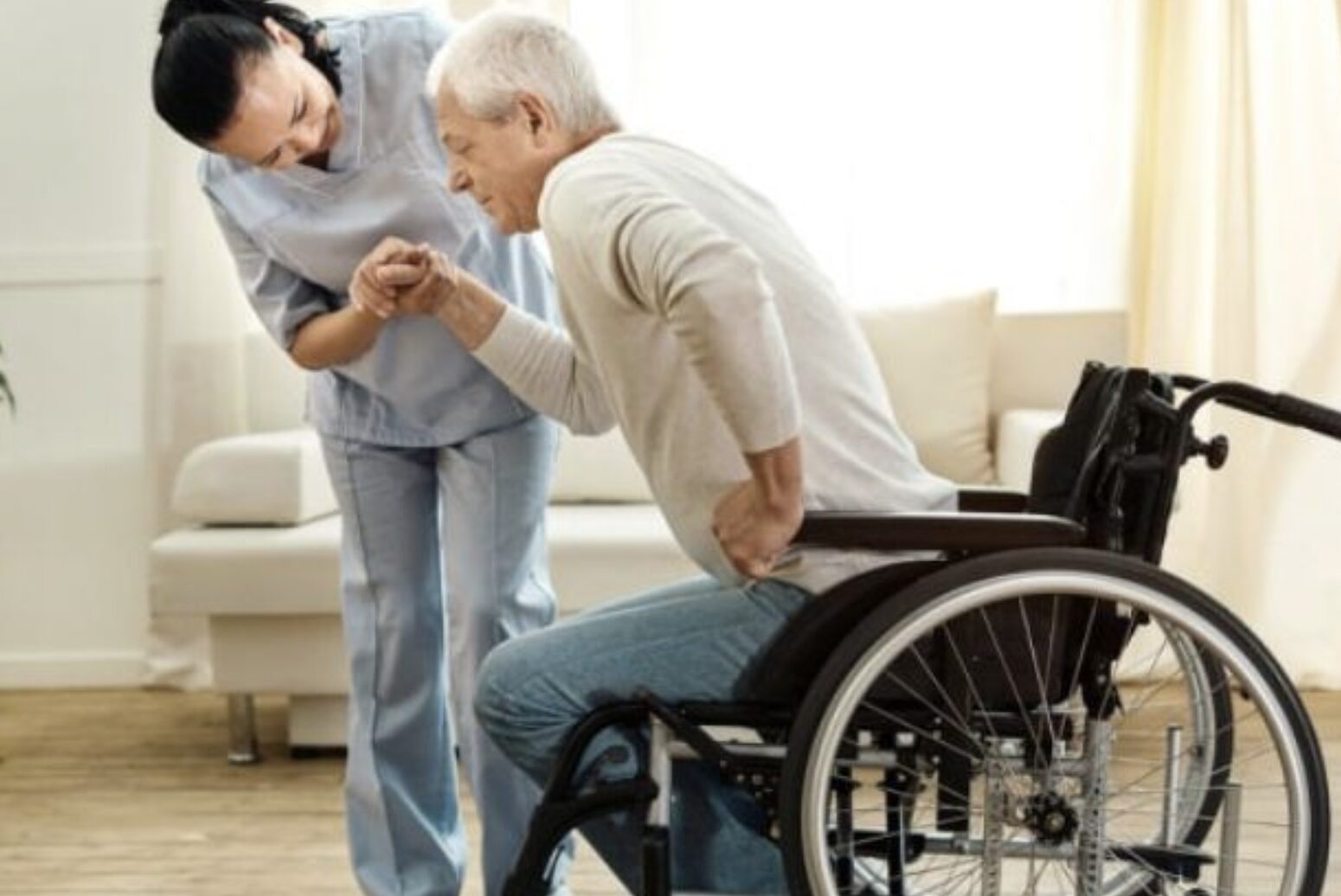 Tăng huyết áp kèm tai biến không đi lại được, điều trị thế nào