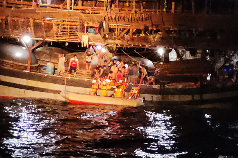 Kịp thời cứu nạn ngư dân bị đột quỵ khi hành nghề trên vùng biển Hoàng Sa