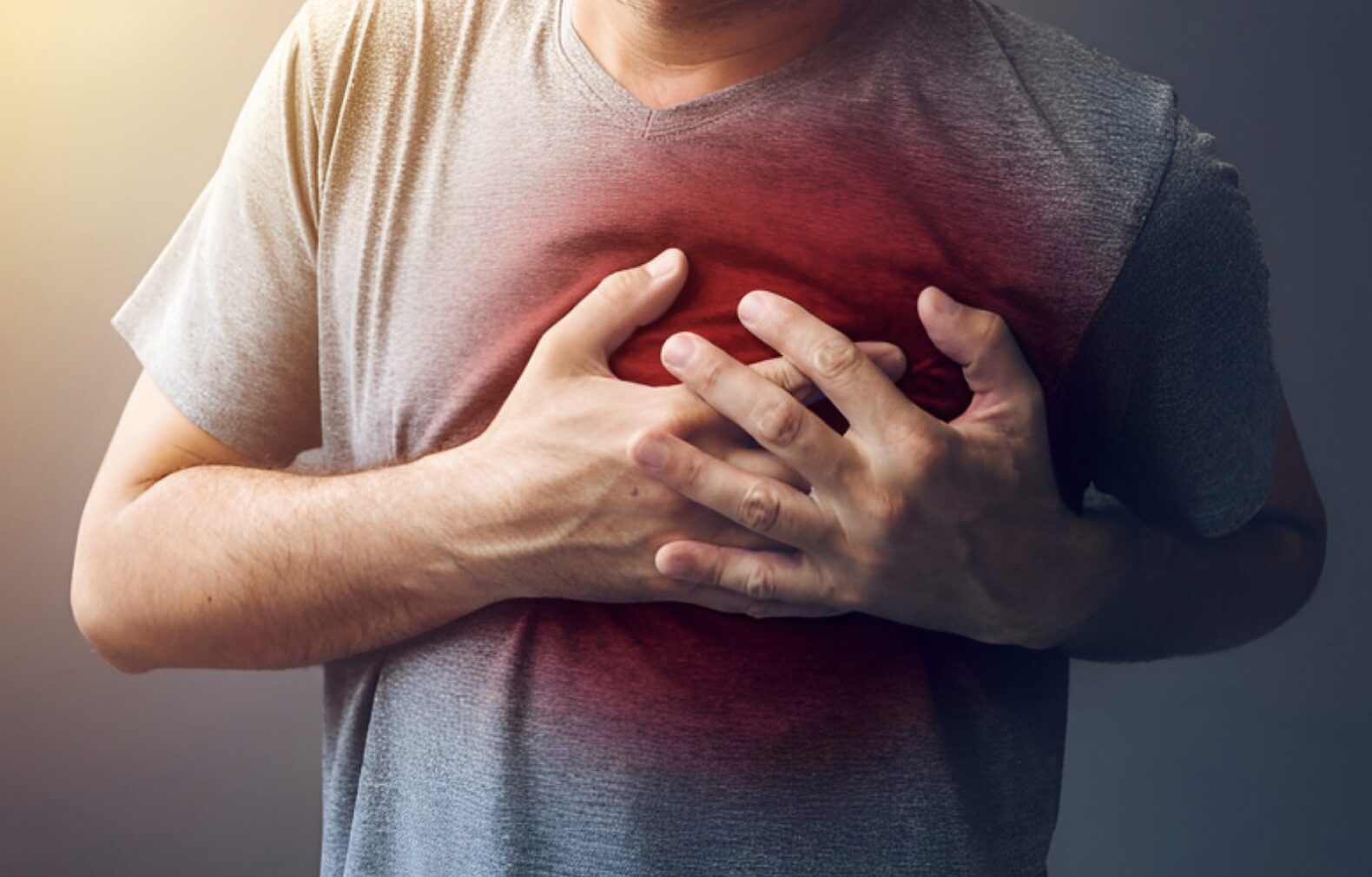 Thường hay đau lồng ngực, tim đập mạnh khi hít thở sâu là biểu hiện của bệnh gì?