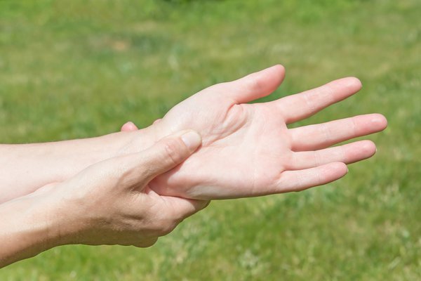Nên làm gì khi mắc bệnh rối loạn vận mạch ngoại biên?