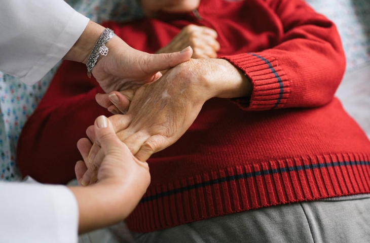 Đi lại khập khiễng, liệt tay, méo miệng sau đột quỵ lần 2, làm thế nào để phục hồi?