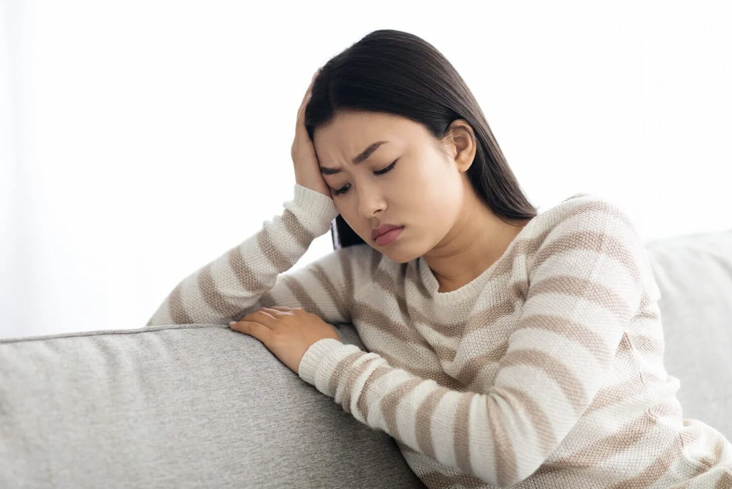 Thường xuyên nặng đầu trong suốt 6 tháng là triệu chứng của bệnh lý gì?