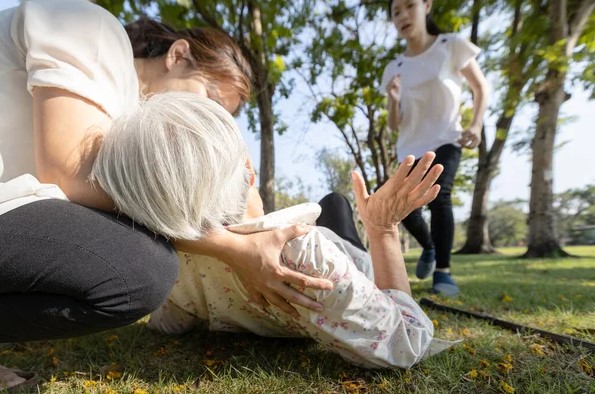 Các yếu tố nào tác động làm đột quỵ gia tăng trong giai đoạn nắng nóng?