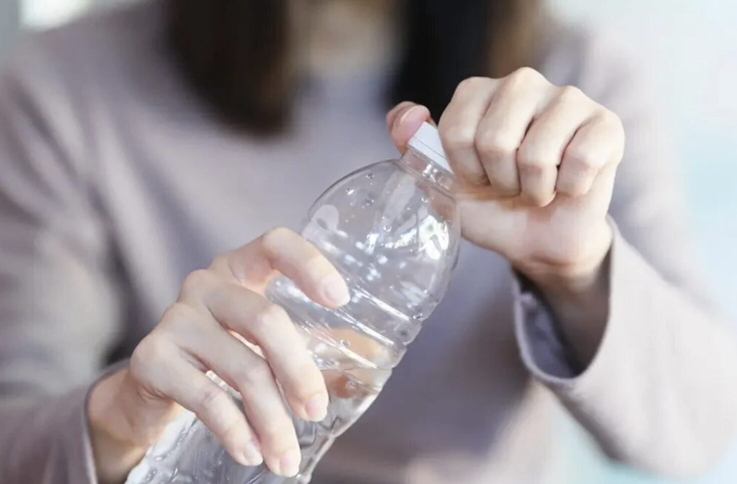 Huyết áp bị ảnh hưởng như thế nào qua việc uống nước từ chai nhựa thường xuyên?