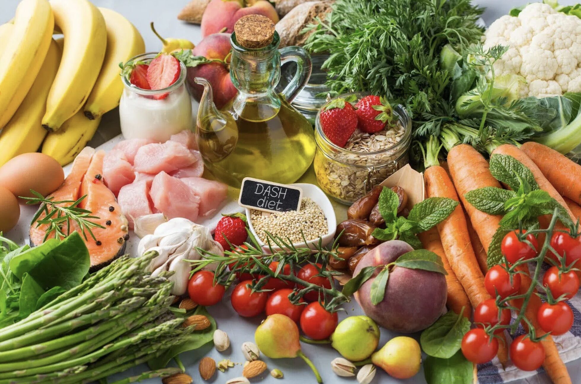 Chế độ ăn uống nhiều trái cây và rau củ giúp kiểm soát tốt tình trạng tăng huyết áp