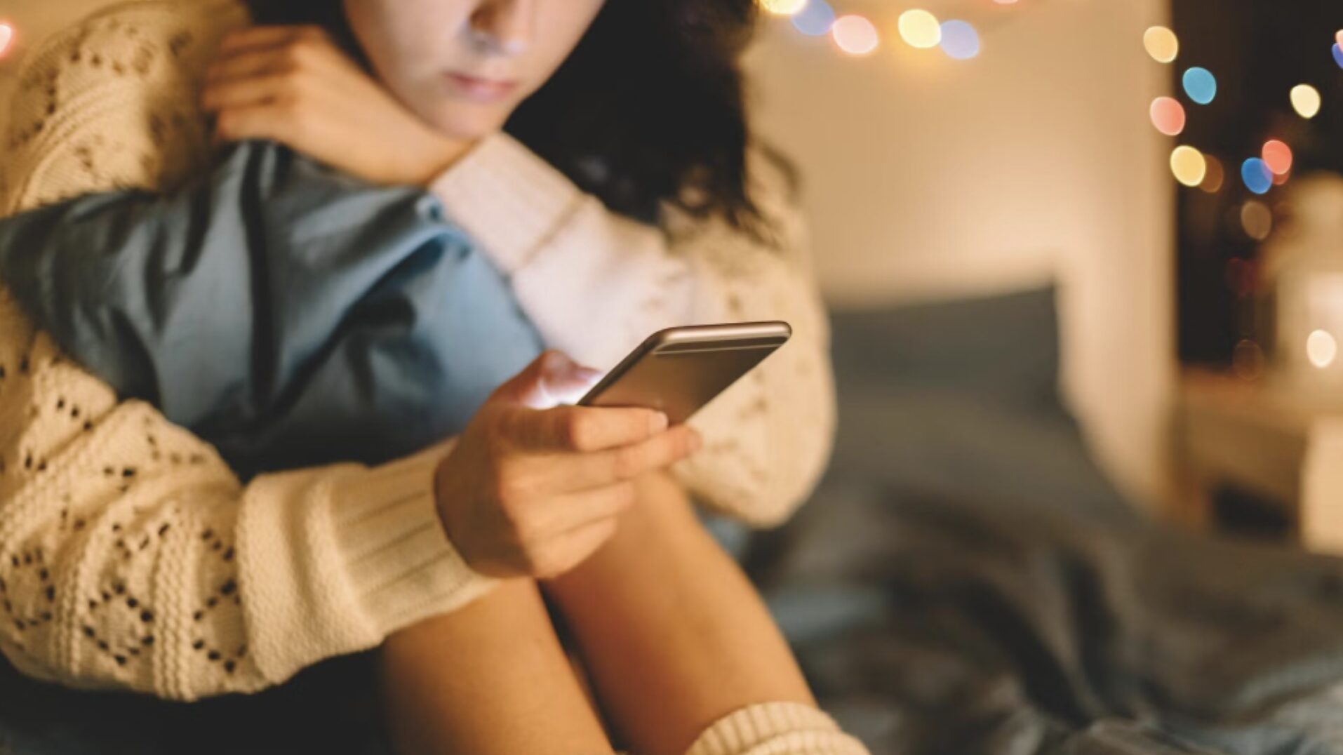 Lười vận động, sử dụng điện thoại quá nhiều là yếu tố làm tăng nguy cơ đột quỵ