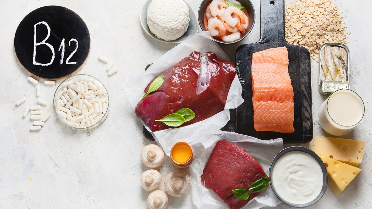 Nên ăn gì để bổ sung vitamin B12 cho người bị thiếu máu?