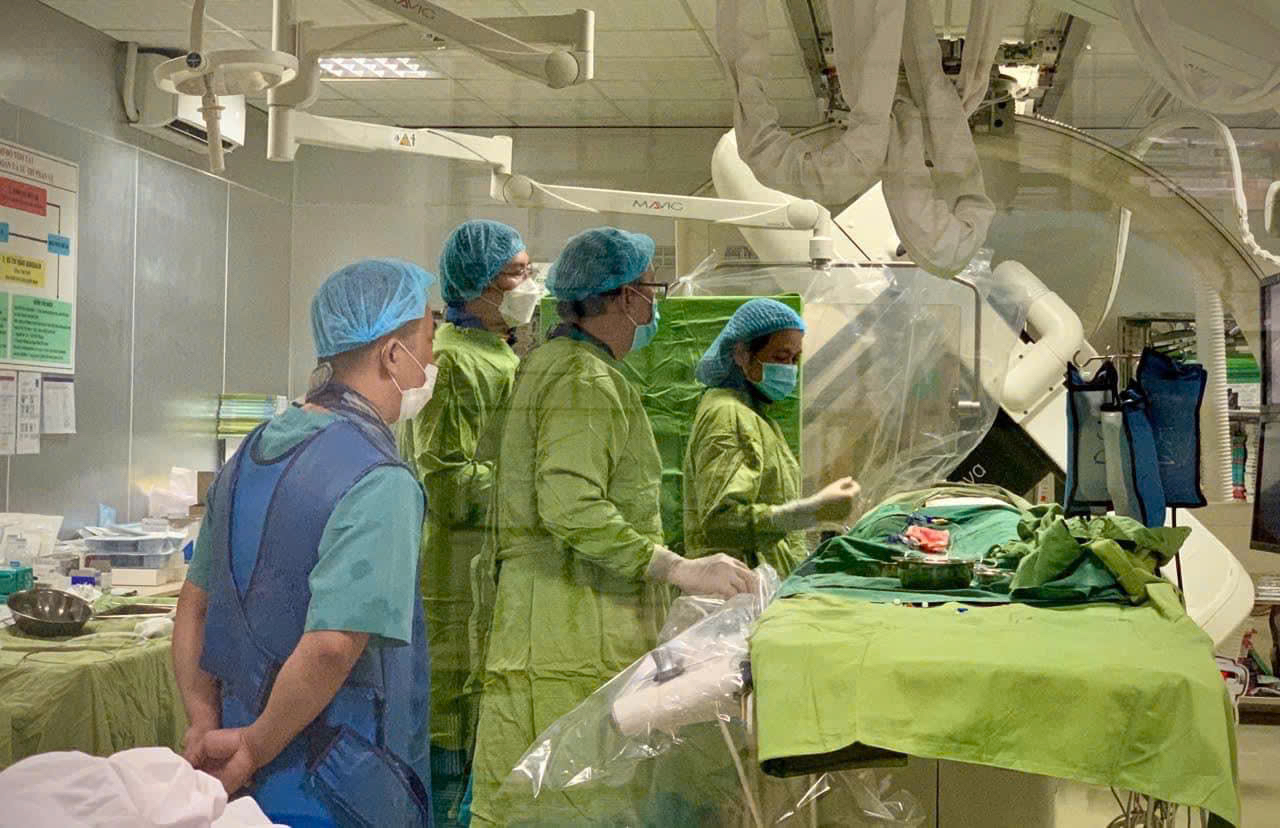 Cứu sống 2 ca túi phình mạch máu não dọa vỡ, khả năng dưới 1% sống sót nếu chậm trễ điều trị