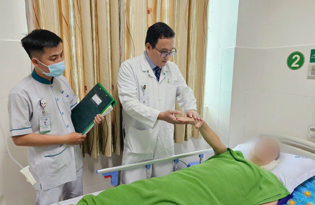 Cần Thơ: Mở sọ cứu sống bệnh nhân 35 tuổi đột quỵ xuất huyết não