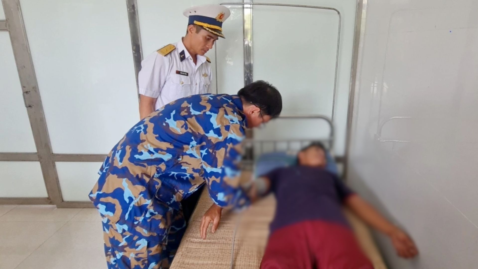 Ngư dân bị đột quỵ não khi đang đánh bắt trên biển