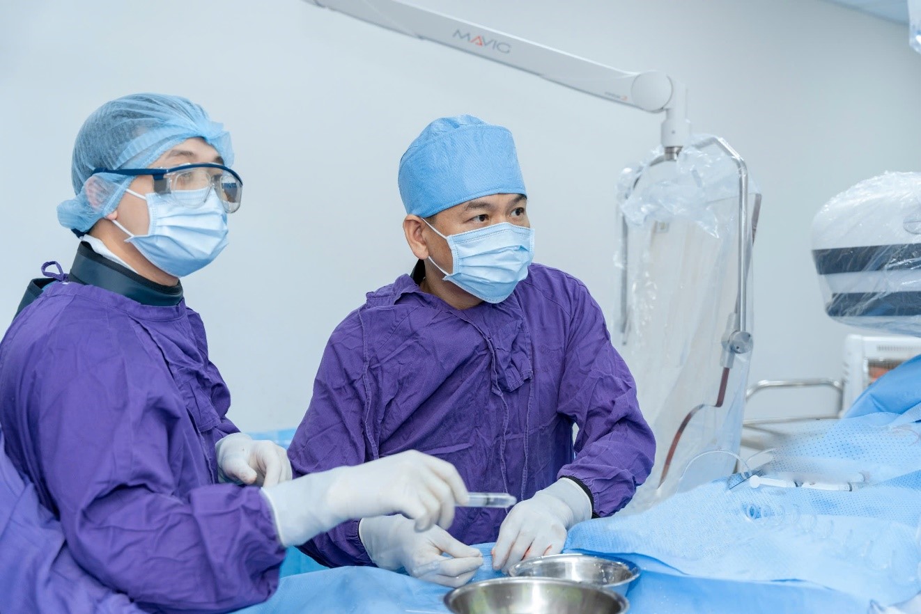 Hà Nội: Sốc điện 12 lần lấy lại nhịp đập cho bệnh nhân nhồi máu cơ tim cấp