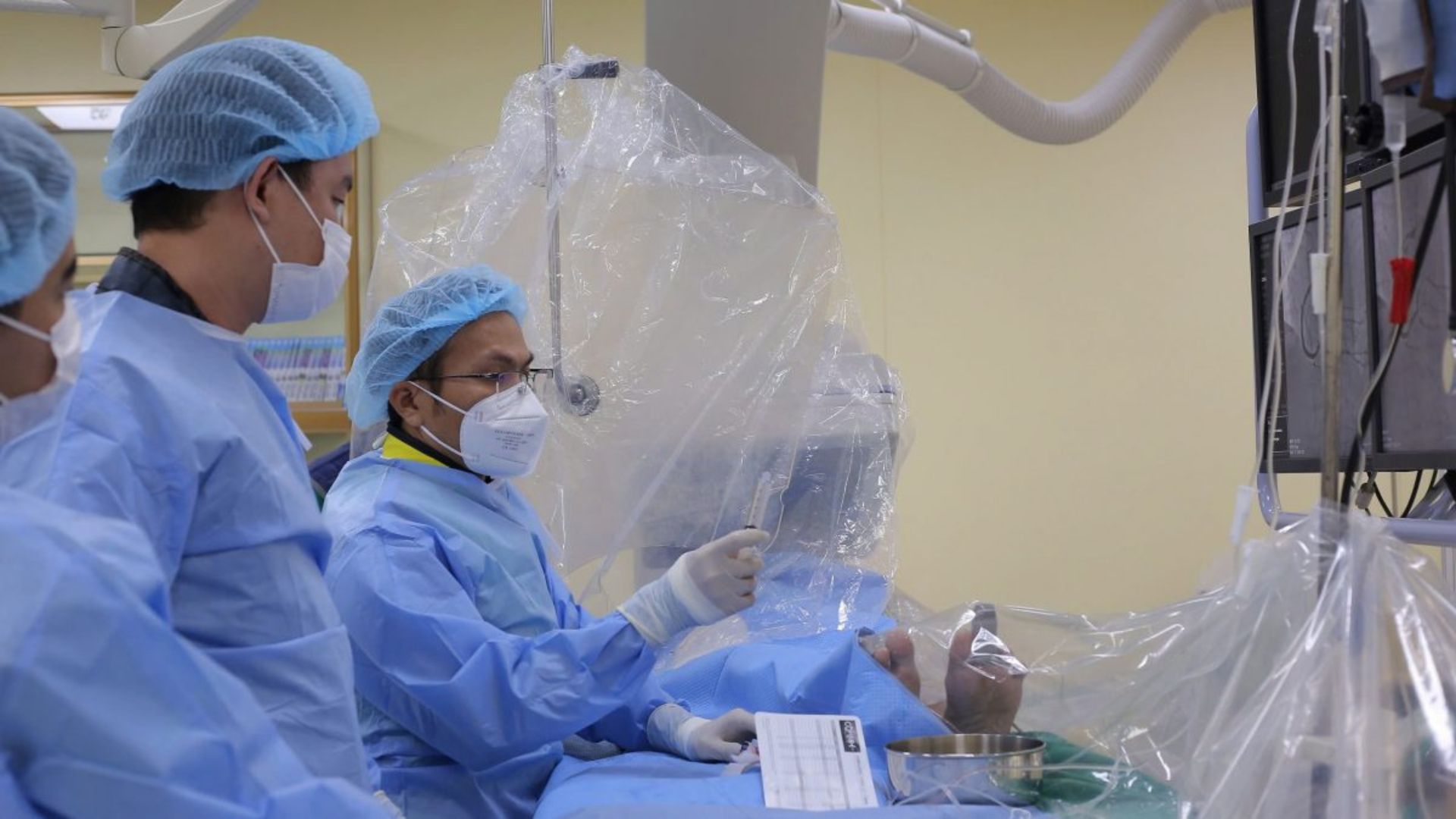 Hy hữu: Cứu sống người phụ nữ bị đột quỵ và nhồi máu cơ tim cùng lúc