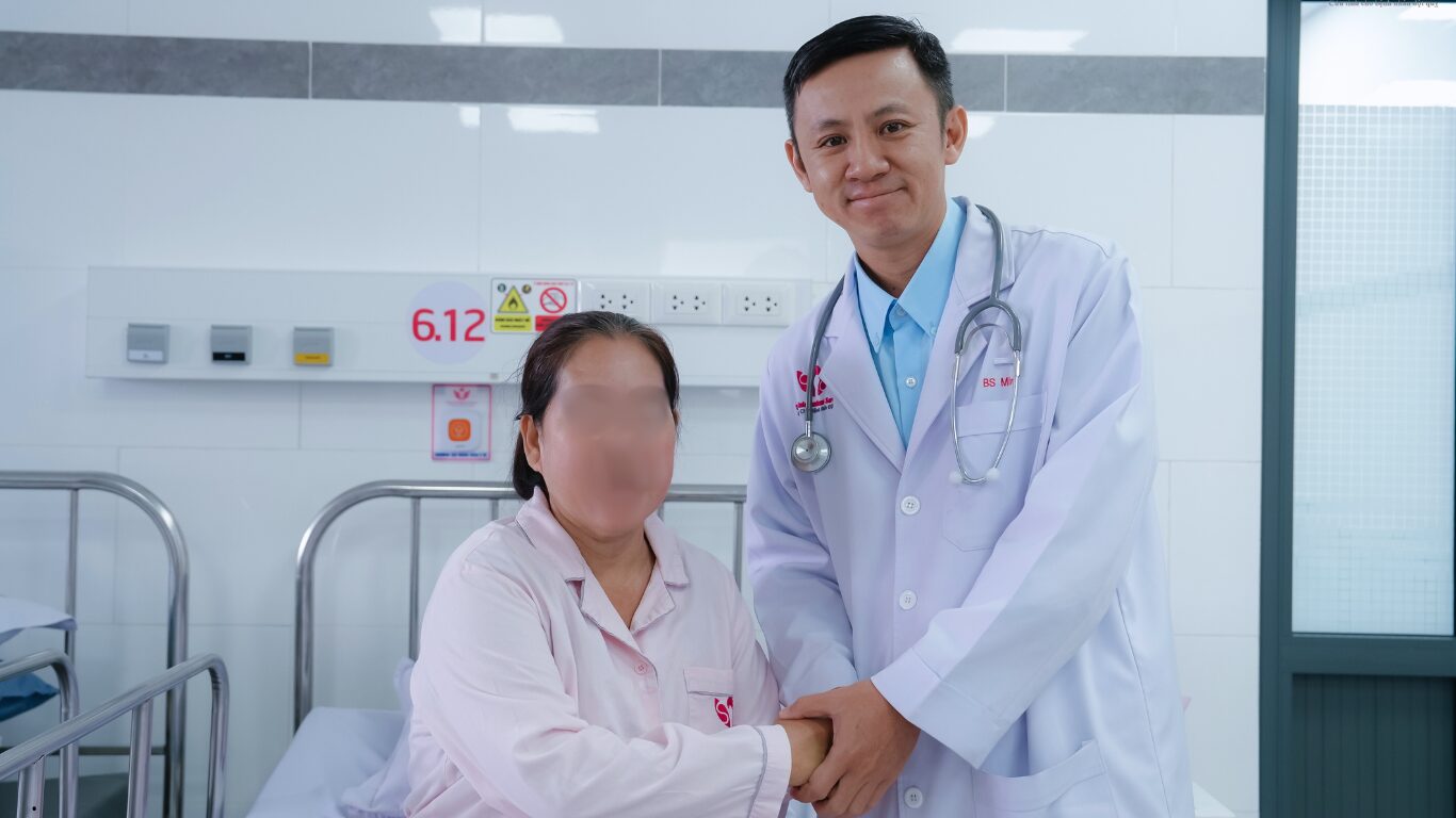 Cần Thơ: Sụp mi, nuốt nghẹn tưởng tai biến, người phụ nữ phát hiện bệnh hiếm gặp