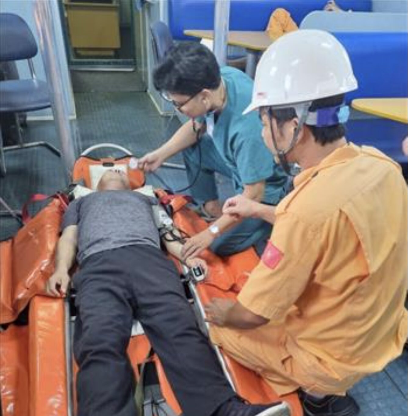 Cục Hàng hải Việt Nam phối hợp cứu sống thuyền viên Trung Quốc đột quỵ trên biển