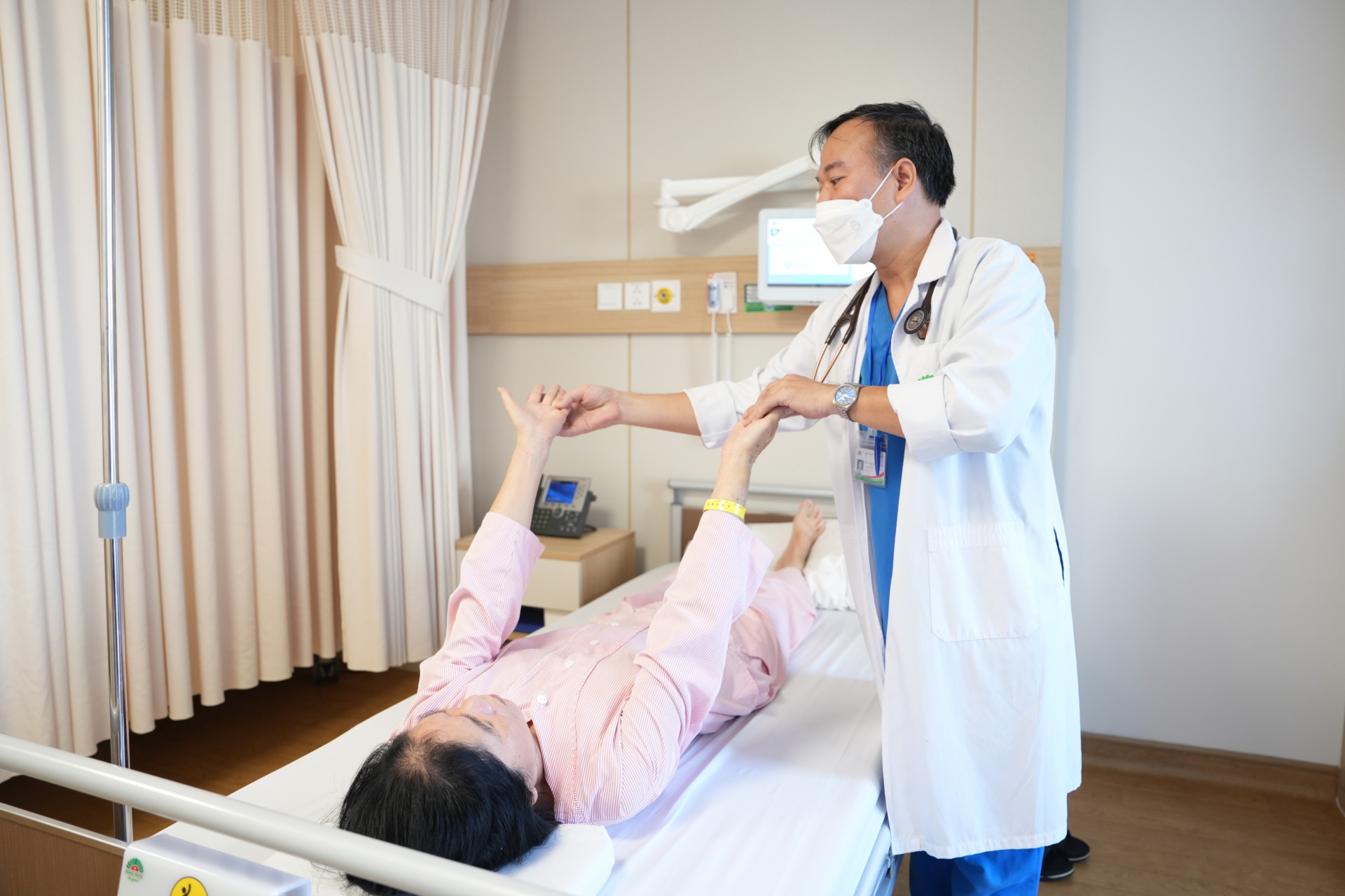 Phát hiện đột quỵ sớm chỉ vài phút, nữ bệnh nhân thoát liệt nửa người