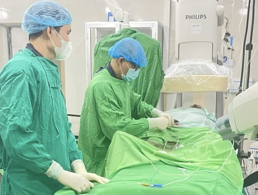 Gia đình phản ứng nhanh, cứu cụ ông bị đột quỵ nhồi máu não thoát chết