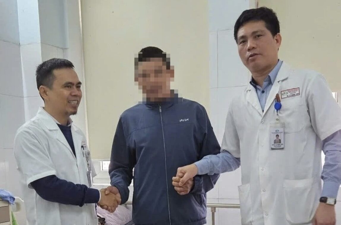 CSGT Nghệ An kịp thời đưa bệnh nhân đột quỵ đến bệnh viện, thoát cơn nguy kịch