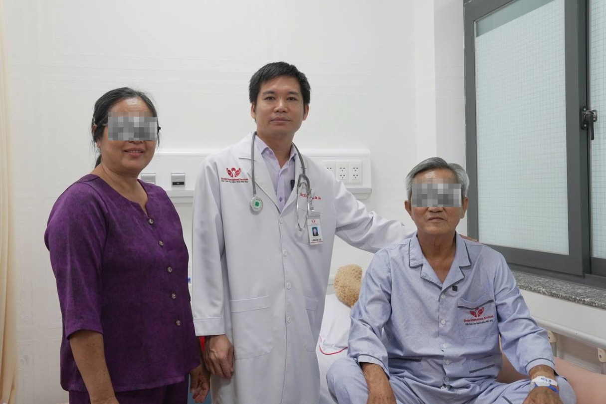 Cụ ông thoát đột quỵ, phát hiện sớm ung thư gan nhờ một cơn đau bụng nhẹ