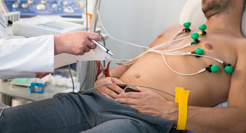 Điện tâm đồ viết tắt là ECG, là phương pháp theo dõi hoạt động, tốc độ cũng như nhịp điệu của tim.