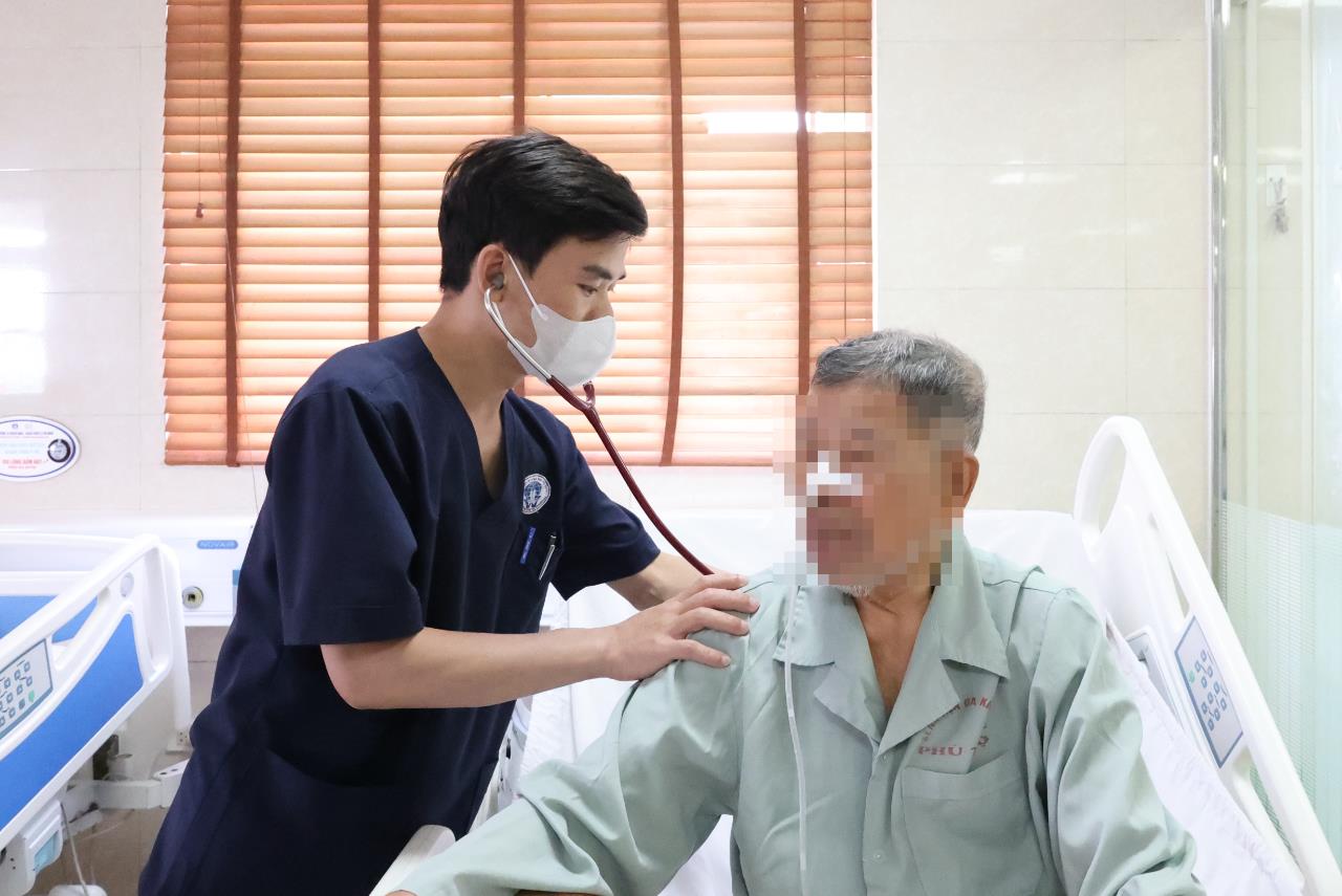Phú Thọ: Nhiều người bệnh cao tuổi bị đột quỵ thoát nguy cơ tử vong vì được cấp cứu kịp thời